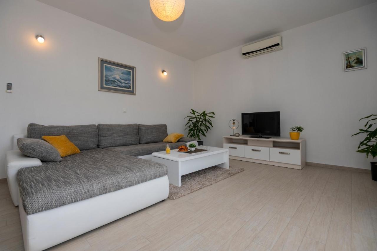 Apartment With Big And Free Private Parking Μακάρσκα Εξωτερικό φωτογραφία